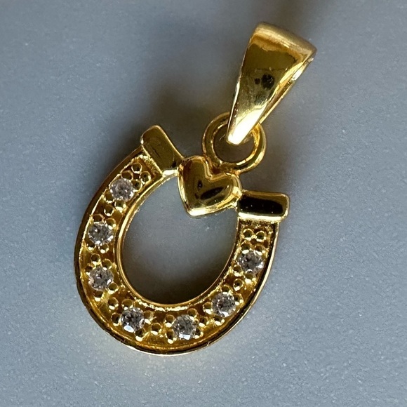 14k Gold Horseshoe and Heart Diamond Pendant - Picture 3 of 8